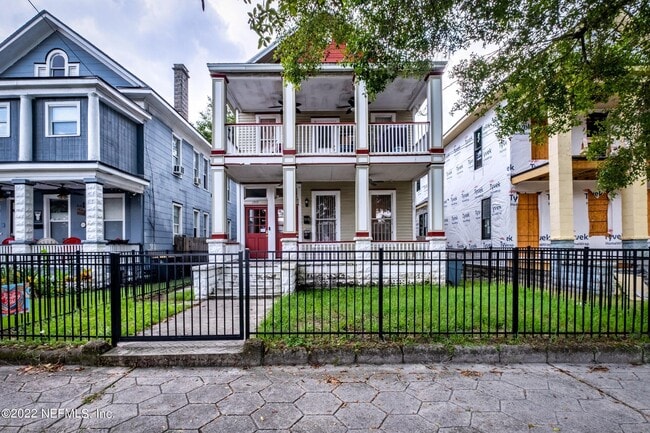 Building Photo - 1913 Perry St Rental