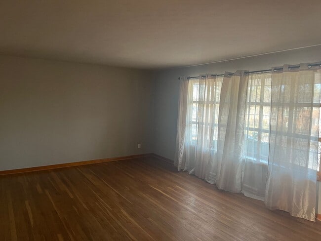 Photo - 2006 White St