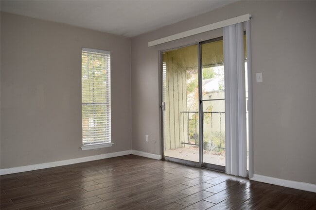 Photo - 5625 Antoine Dr