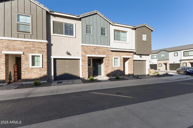 Photo - 2820 W White Feather Ln