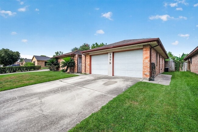 1379 Wrotham Ln