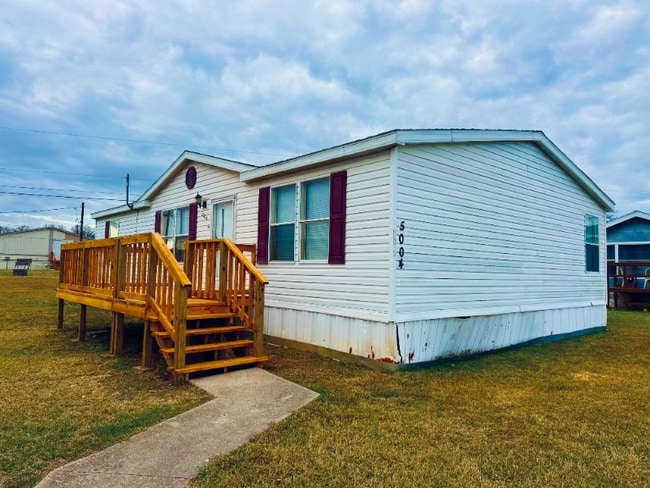 Building Photo - 6000 Clear Creek Rd