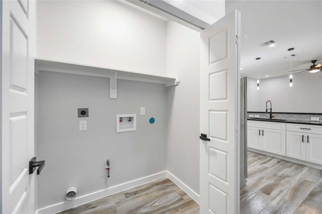 Photo - 784 Enterprise St