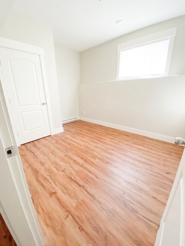 Photo - 9113 101 Ave