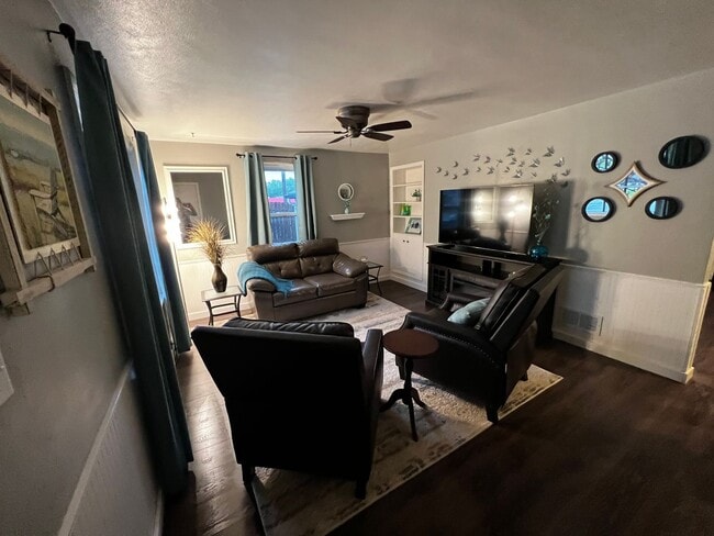 Photo - 1831 S Oneida St