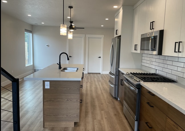 Building Photo - 423 E 2100 S Unit 201
