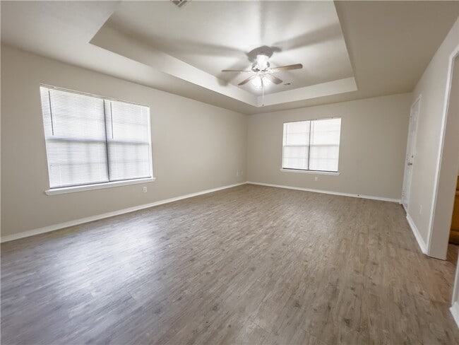 Photo - 2020 S F St