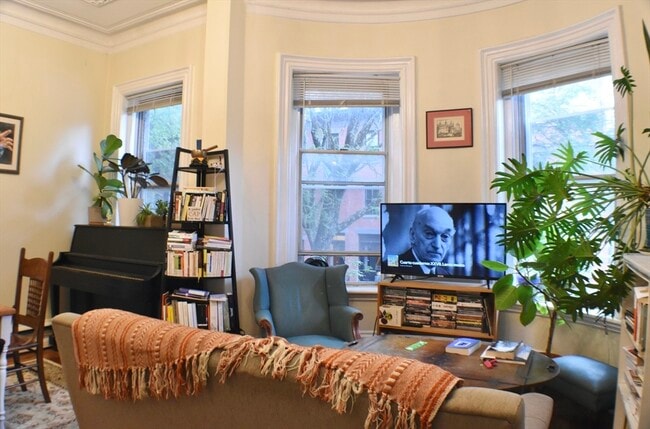 Building Photo - 12 E Springfield St Unit 2 Rental