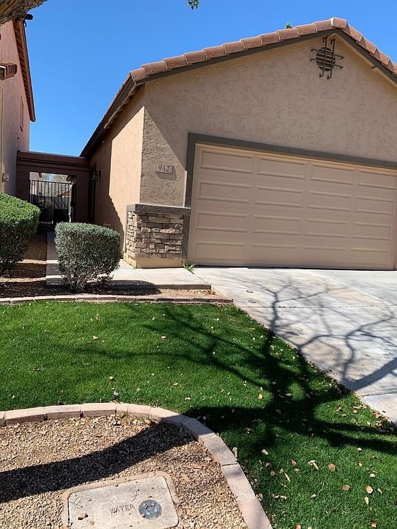 Building Photo - 942 S Balboa Dr