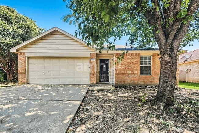 Building Photo - 1120 Boxwood Dr