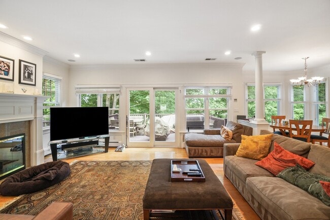 Photo - 128 Herrick Rd