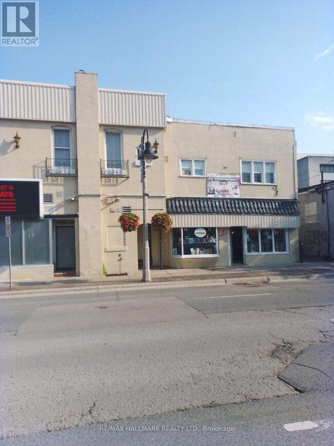 Photo - 26 Simcoe St N