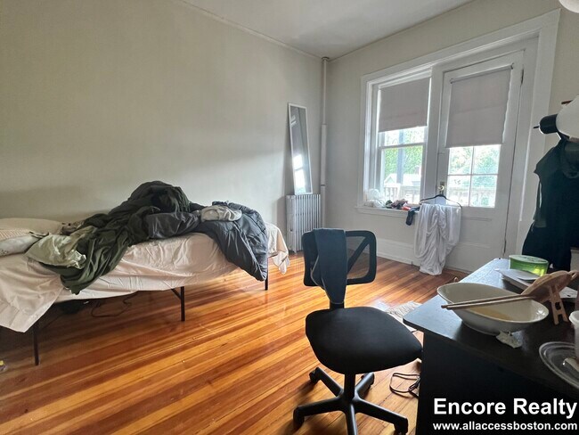 Photo - 1589 Beacon St Unit 11