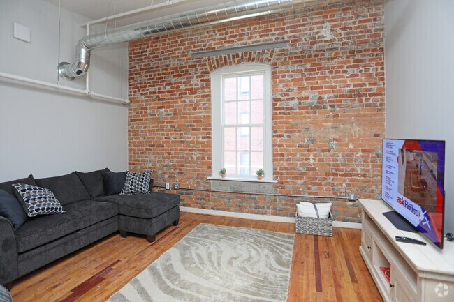 2BR,1BA-925 SF
