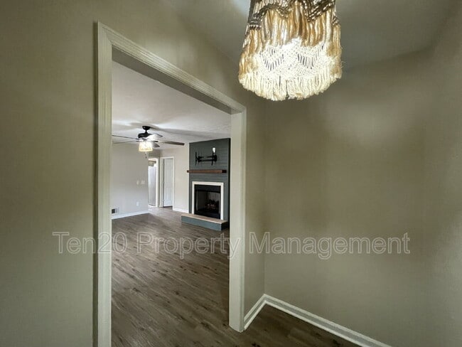 Photo - 2005 Landau Dr