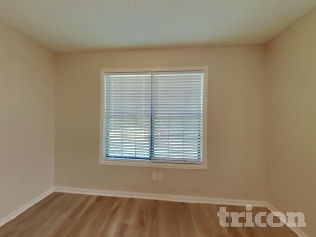 Photo - 114 Scarborough Ct