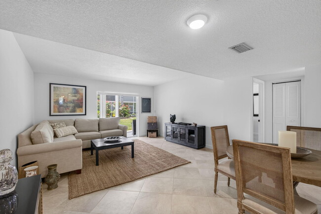 Photo - 18081 SE Country Club Dr Unit 9-83