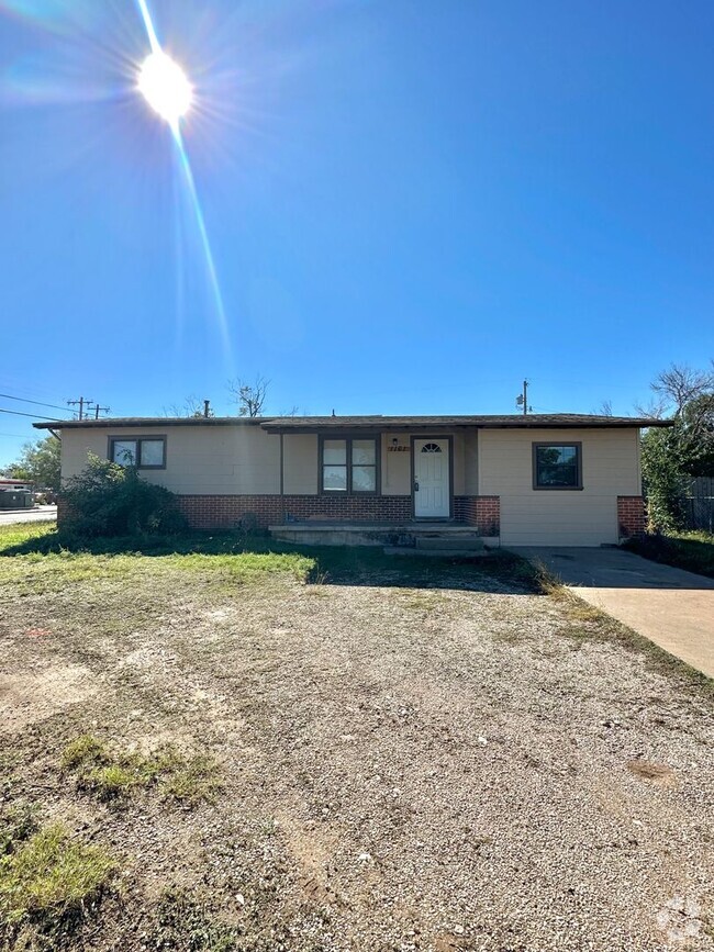 Building Photo - Coming Soon - 3 Bedroom Home Near Bradford...