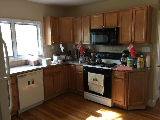 Building Photo - 9 Arlington St Unit 9M