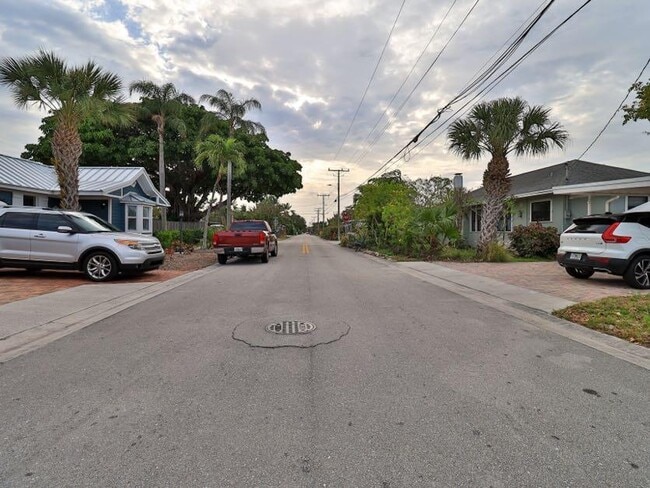 Photo - 1602 N J St