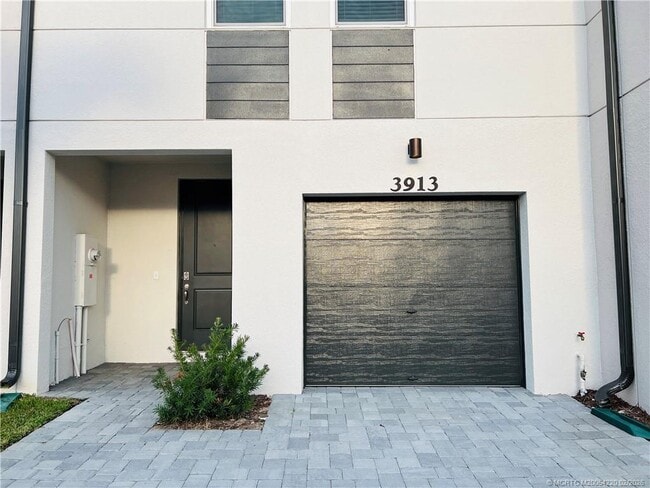 Photo - 3913 SE Mentmore Ln