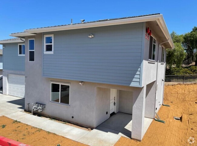 Building Photo - 3 bedrooms townhome in National City