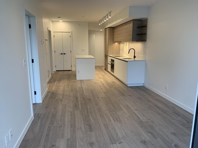 13428-13105 105 Ave Unit 512