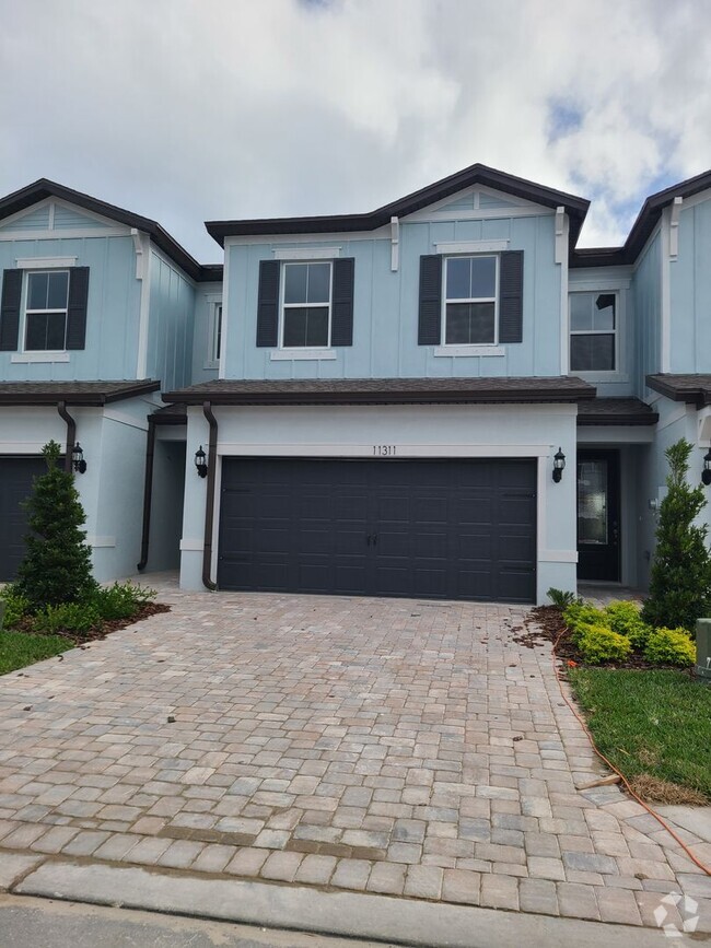 Building Photo - Luxury 3-bedroom, 2.5 bathroom townhome wi...