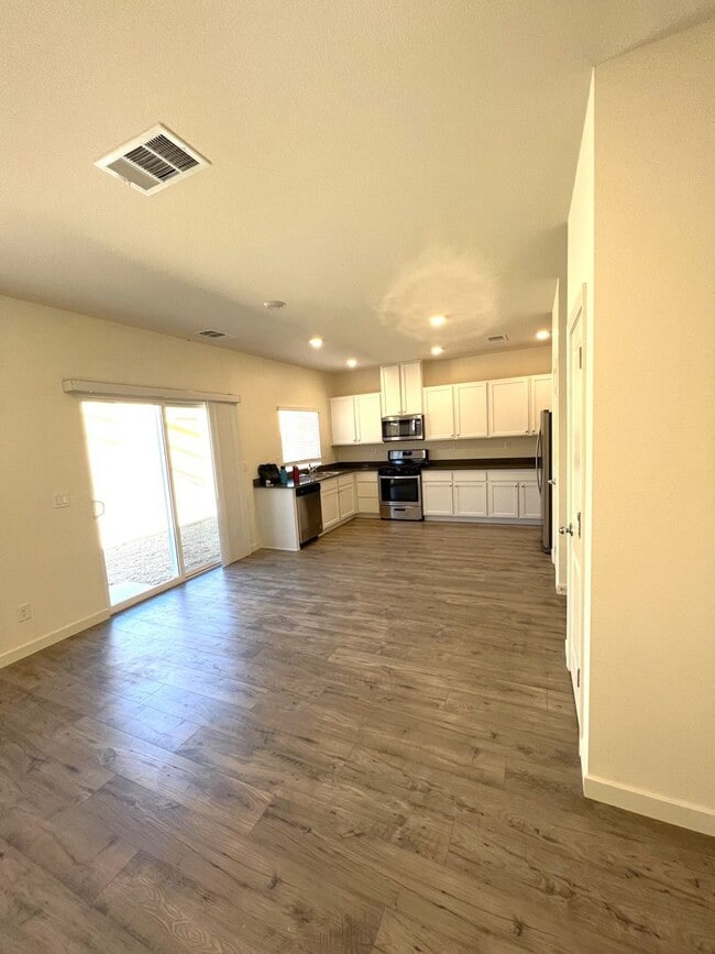 Photo - 443 Antares St