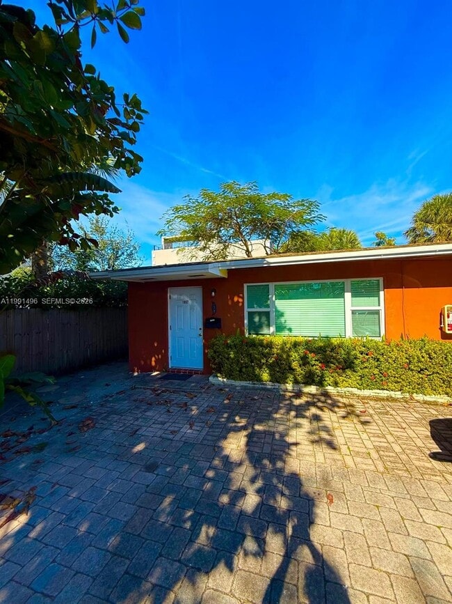 Building Photo - 1055 NE 34th Ct Unit 1057