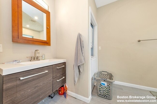 Photo - 228 Calumet St