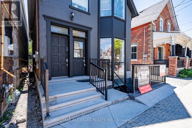 Photo - 6395 Main St