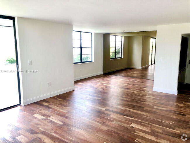 Building Photo - 10854 N Kendall Dr Rental