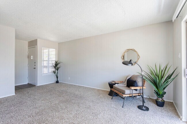 2BR,2BA - 911SF B2 - Living Area