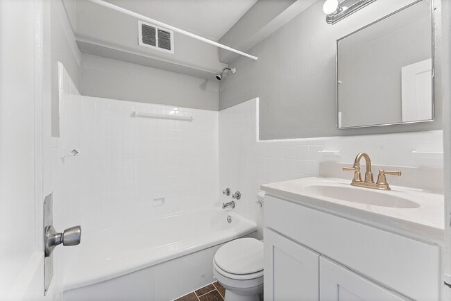 Photo - Girard Court Apartments