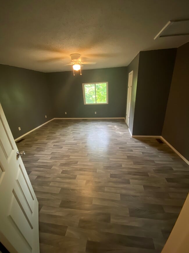 Photo - 136 Snyder Dr