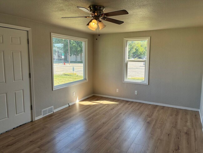 122 E Hazel St Unit 122 E Hazel St