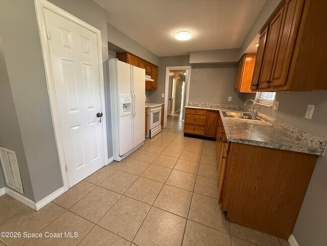 Photo - 1295 Country Club Blvd