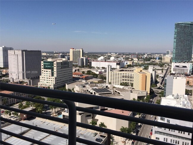 Photo - 133 NE 2nd Ave Unidad 2511