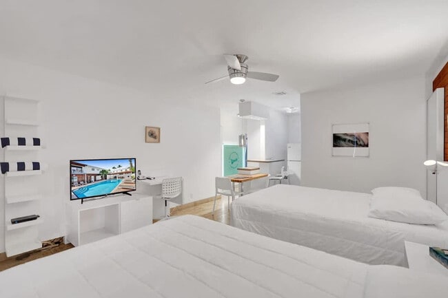 Photo - 3215 NE 7th St Unidad SI FL2-ID1503986P