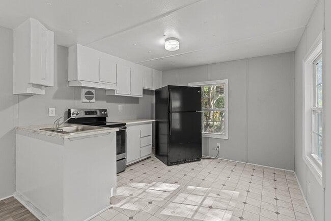 Photo - 2447 Elkin St SW