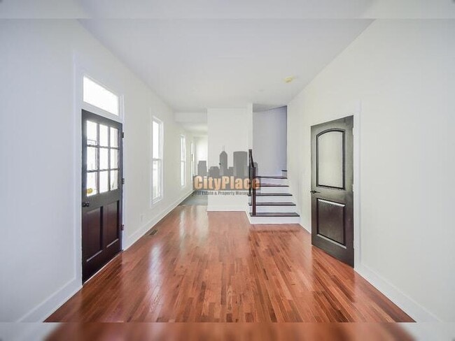 Photo - 843 N Park Ave