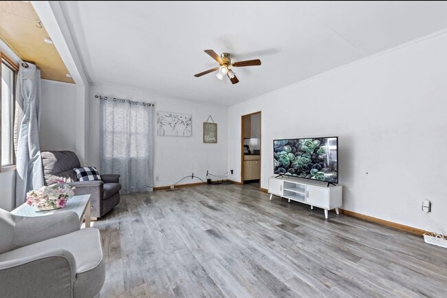 Photo - 329 W River St