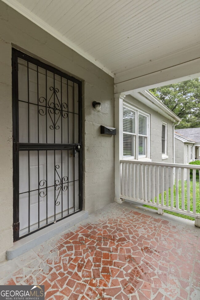 Photo - 181 Holderness St SW