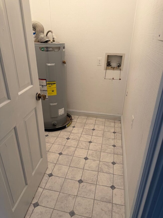 Photo - 915 S Kates Ln