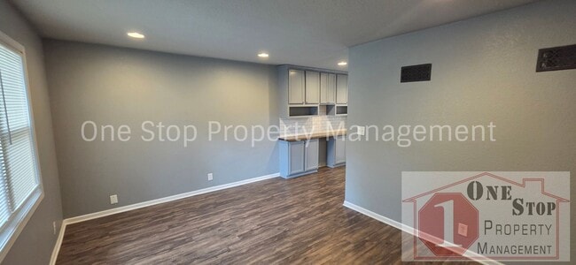 Photo - 608 NE Florence Ave
