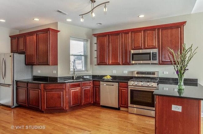 Photo - 4936 S Champlain Ave Unit 3