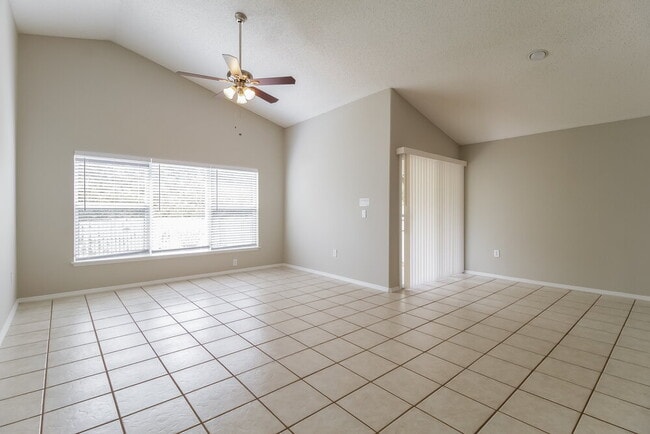 Photo - 1802 Meadow Pond Way
