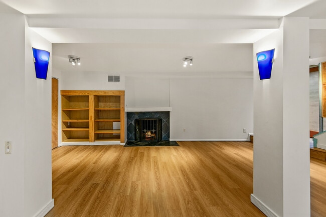 Photo - 2655 8th Ave W