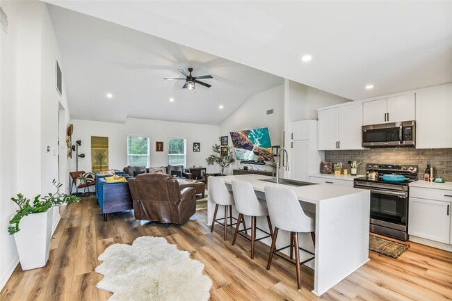 Photo - 2550 Roy Cir